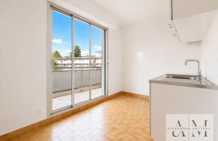 T2 AU CALME AVEC TERRASSE DE 14 M²  BEAU POTENTIEL D'OUVERTURE/ CELLIER ET PARKING — photo 5