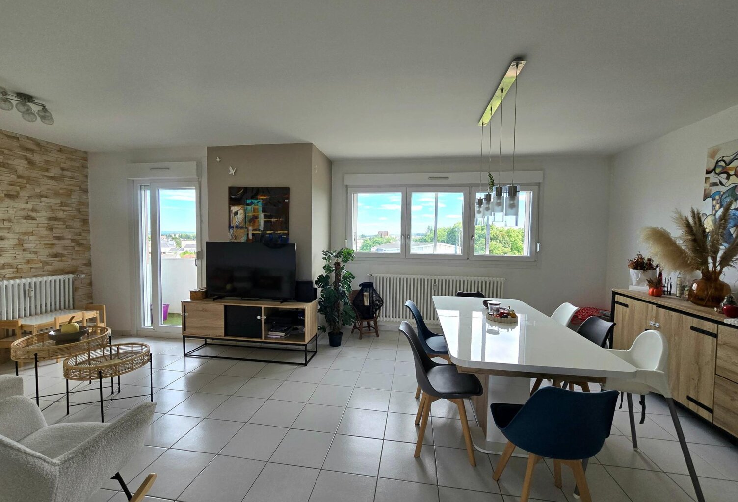 Vaste et lumineux appartement traversant, F6 3 chambre avec balcon — photo 1