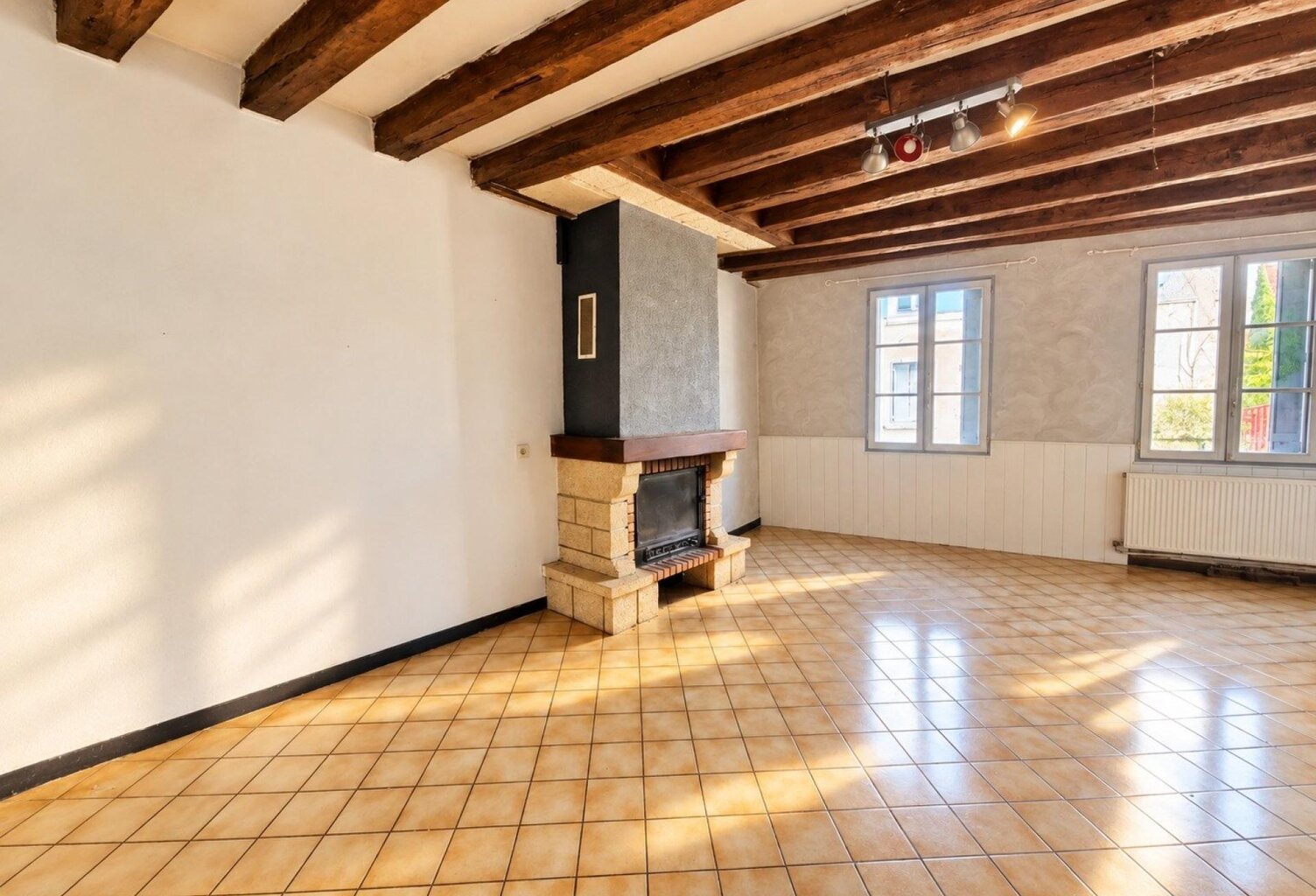 PONTLEVOY  MAISON DE CARACTÈRE À RÉINVENTER — photo 1