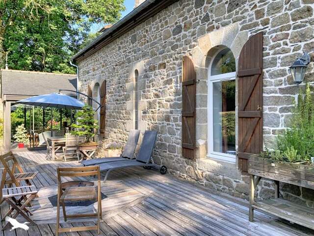 Maison en pierre de 6 pièces principales — photo du bien