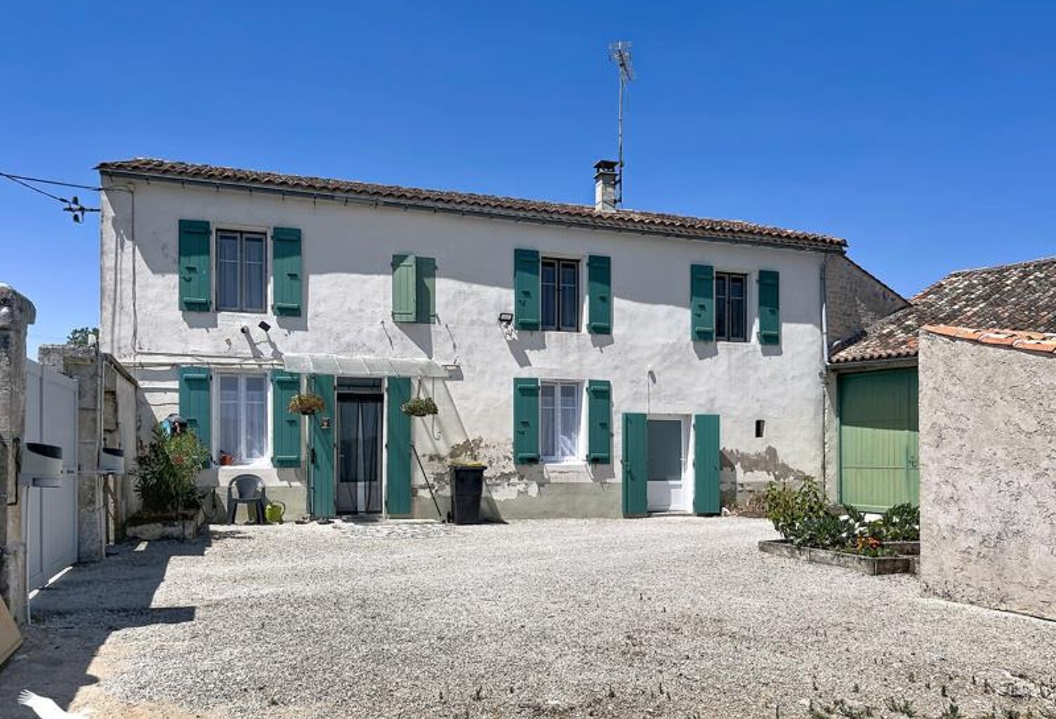 Charentaise de 4 pièces principales — photo 1