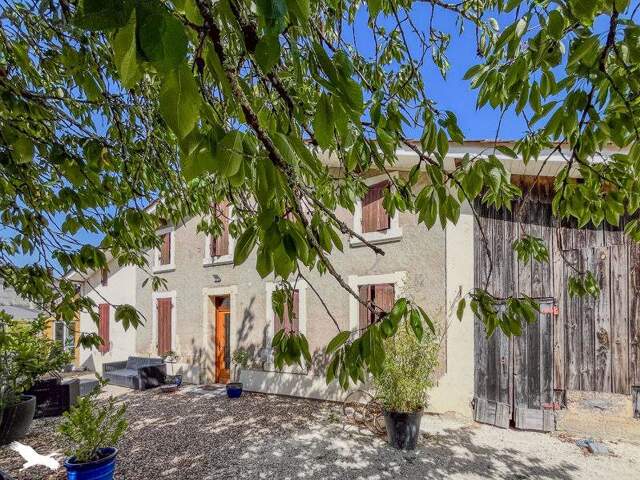 Maison en pierre de 5 pièces principales — photo du bien