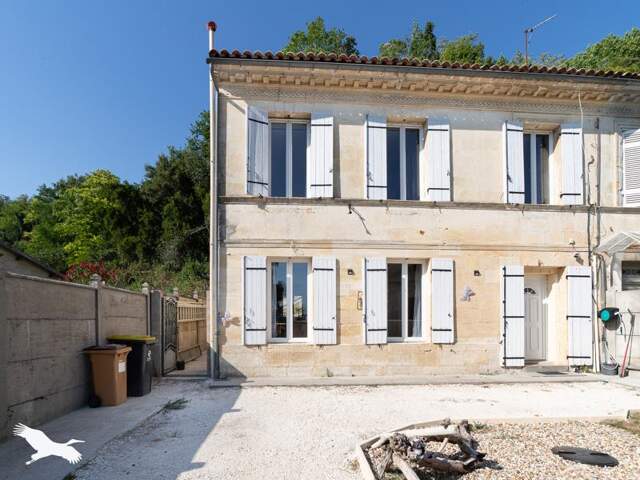 Maison en pierre de 5 pièces principales — photo du bien