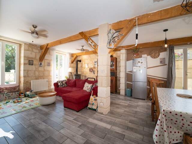 Maison en pierre de 5 pièces principales — photo du bien