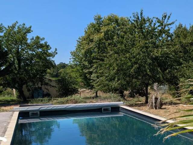 Maison en pierre de 6 pièces principales — photo du bien