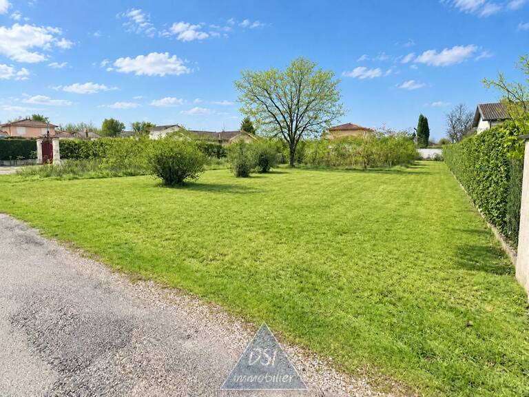 Terrain constructible 660m² - Plat et sans vis à vis - Saint Maurice de Gourdans — photo 1