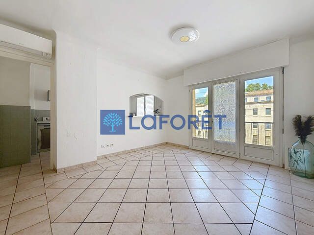 Appartement 2 pièces à vendre en centre-ville de Draguignan - Réf. 3964 — photo du bien