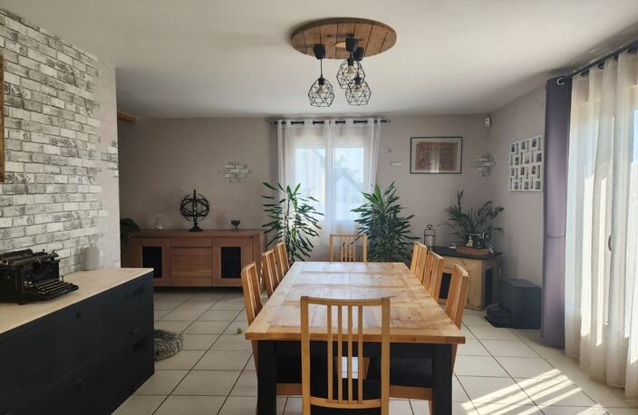 Maison familiale 4 chambres avec jardin, garage et dépendance — photo 2