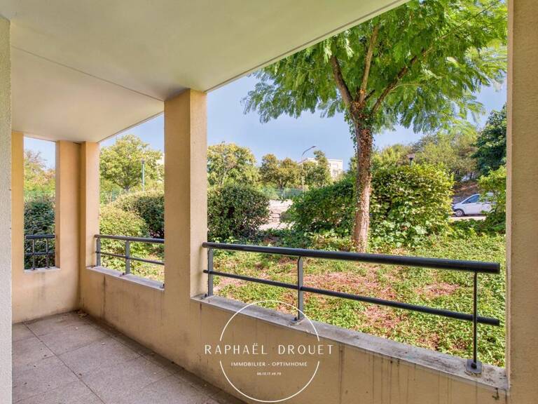 T3 avec terrasse et parking – Investissement locatif sécurisé à Grigny (69520) — photo 1