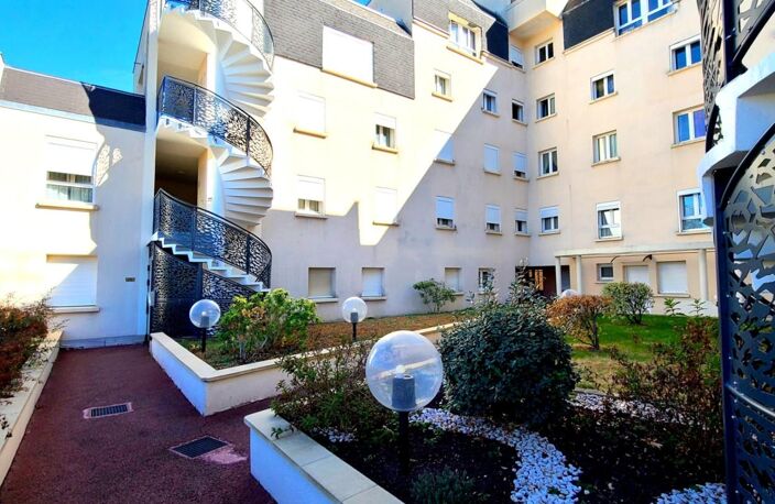 CHARTRES- APPARTEMENT 73.55 m² - ASCENSEUR - BALCON - CAVE ET PARKING — photo 2