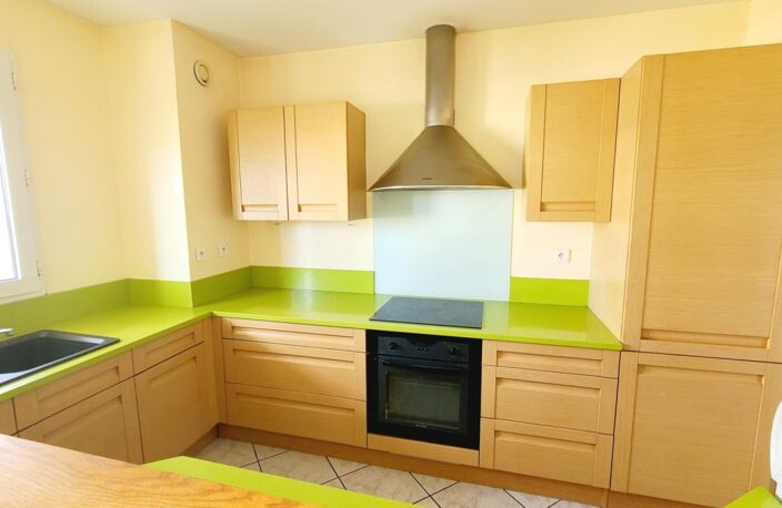 CHARTRES- APPARTEMENT 73.55 m² - ASCENSEUR - BALCON - CAVE ET PARKING — photo 3