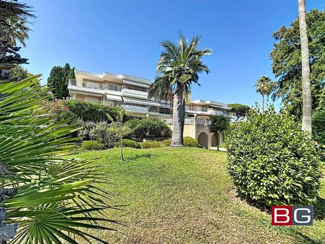 Grand 2 P. 52 M² + terrasse 26 m² belle résidence - ANTIBES — photo du bien