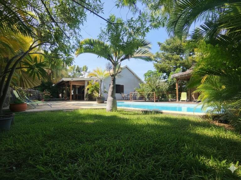 Villa meublée de type F6 de 166 m² avec piscine - (EDF, EAU, ENTRETIEN JARDIN INCUS - TEOM OFFERTE) — photo 1