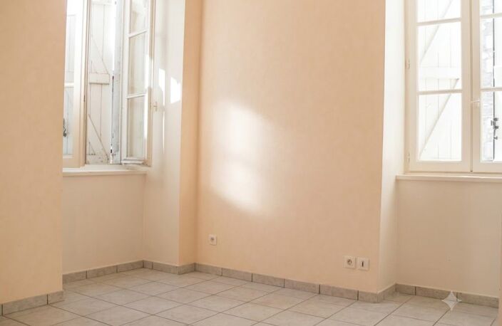 Appartement T3 en RDC avec Terrasse au Cœur de Nay — photo 3