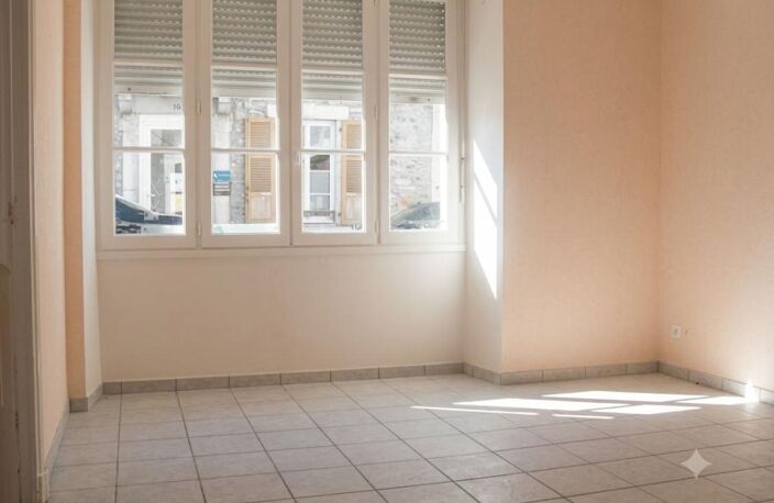 Appartement T3 en RDC avec Terrasse au Cœur de Nay — photo 4