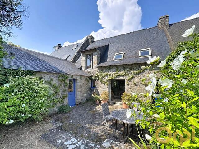 Découvrez cette Maison en pierre du XVIIIe siècle  au charme authentique et calme absolu en exclusivité avec AFM Orpi Immobilier — photo du bien