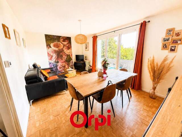 Appartement À Vendre — photo du bien