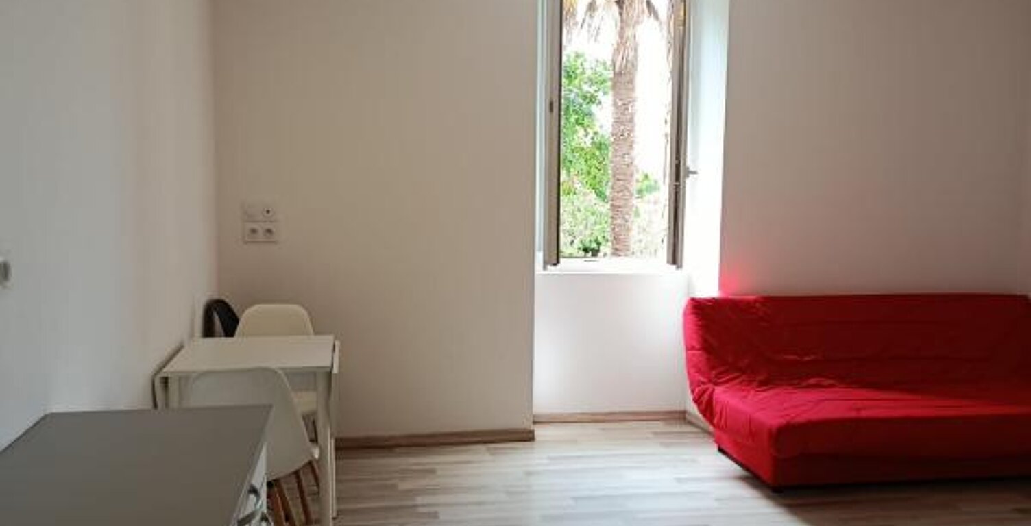 RISCLE STUDIO MEUBLE A LOUER — photo 1