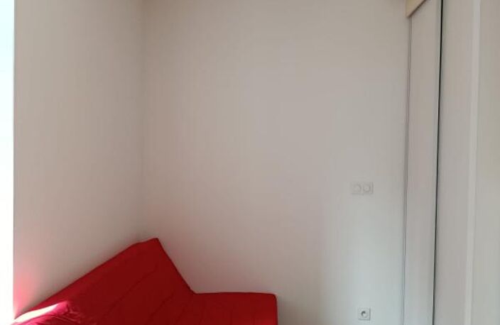 RISCLE STUDIO MEUBLE A LOUER — photo 3