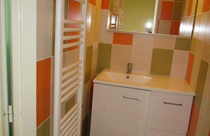 RISCLE STUDIO MEUBLE A LOUER — photo 4