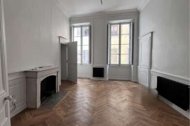 Appartement 2 pièces 794 €