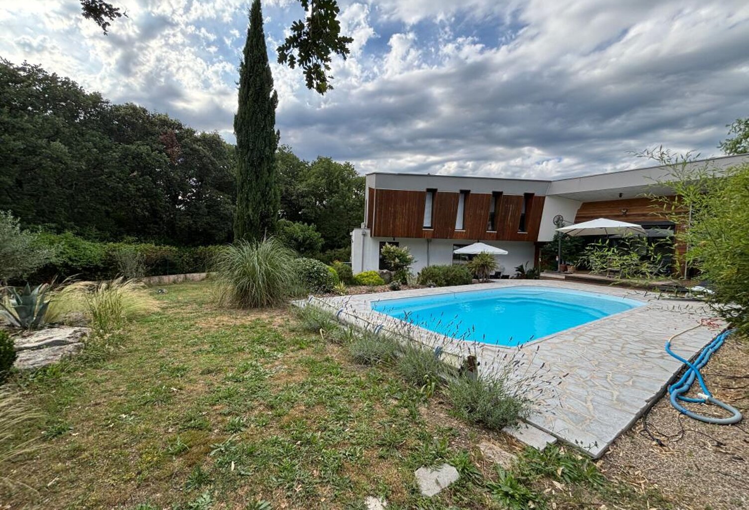 À vendre – Maison d'architecte contemporaine de 144 m² avec piscine – Sainte-Croix-de-Quintillargues — photo 1
