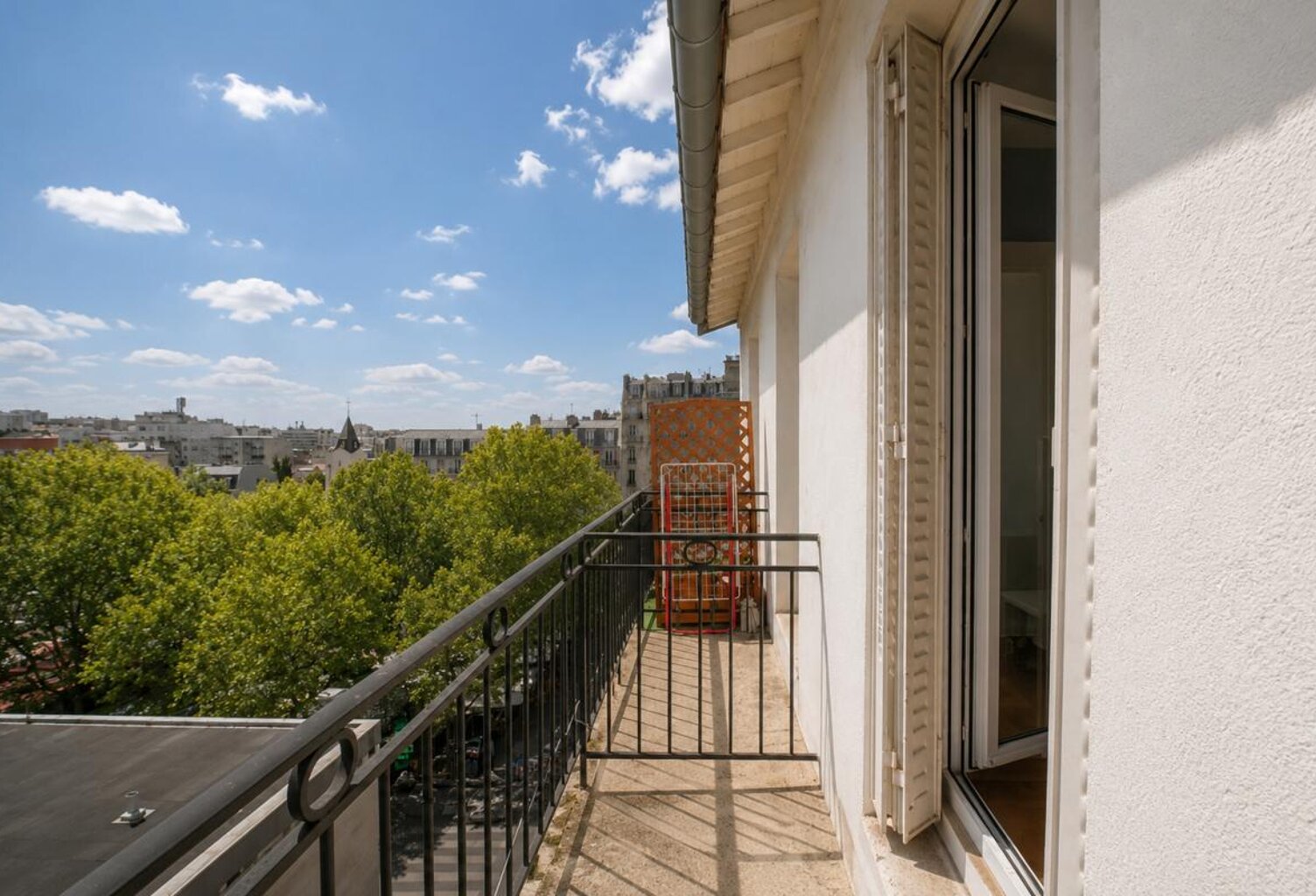 Bois-Colombes - Dernier étage, deux balcons et près de 20 m² de combles — photo 1