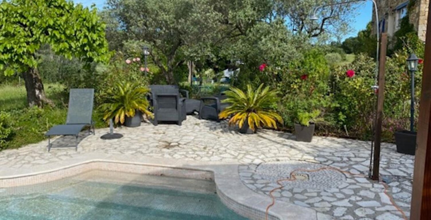 Maison en pierre avec piscine sur 8500 m² de terrain Bessas 10 pièce(s) 244 m2 — photo 1