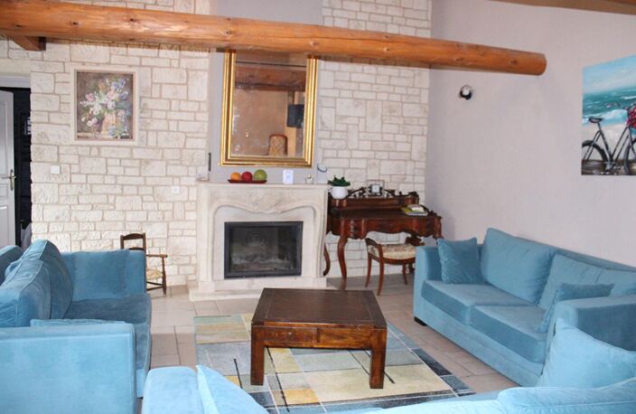 Maison en pierre avec piscine sur 8500 m² de terrain Bessas 10 pièce(s) 244 m2 — photo 4