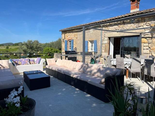 Maison en pierre avec piscine sur 8500 m² de terrain Bessas 10 pièce(s) 244 m2 — photo du bien