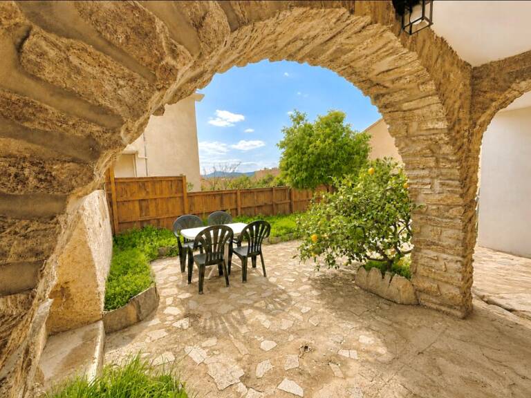 À VENDRE - Très beau T2 + vaste extérieur proche plage Le Lavandou — photo 1