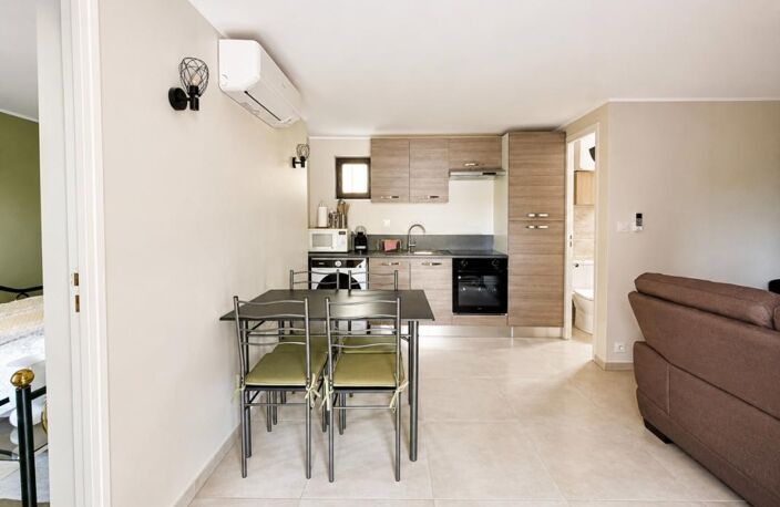 À VENDRE - Très beau T2 + vaste extérieur proche plage Le Lavandou — photo 2