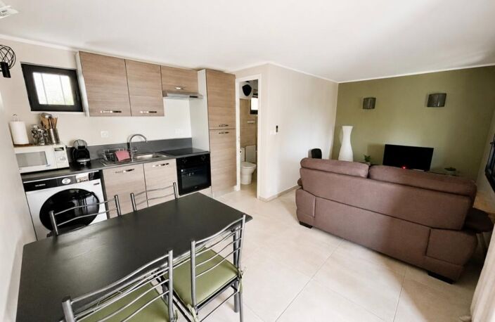 À VENDRE - Très beau T2 + vaste extérieur proche plage Le Lavandou — photo 3