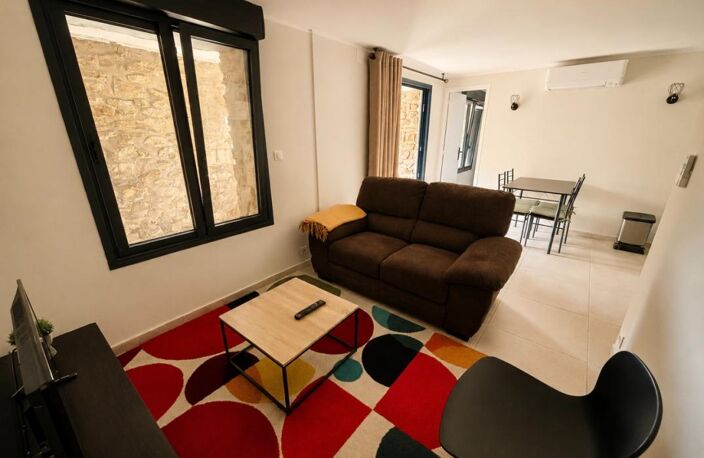 À VENDRE - Très beau T2 + vaste extérieur proche plage Le Lavandou — photo 4