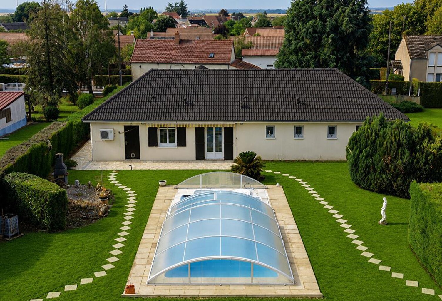 EXCLUSIVITÉ  Superbe maison 117 m2 de plain-pied avec piscine à Ambrault — photo 1