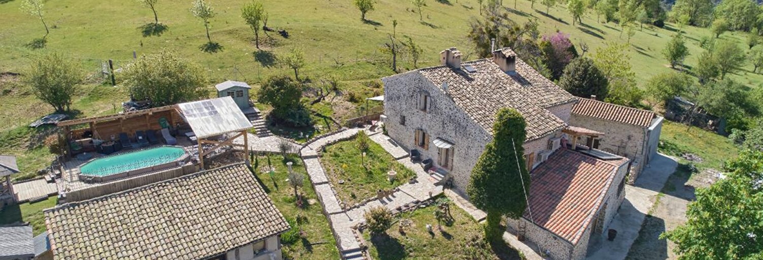 Maison 9 Pièces 255 m² à vendre à Thoard (04380)
