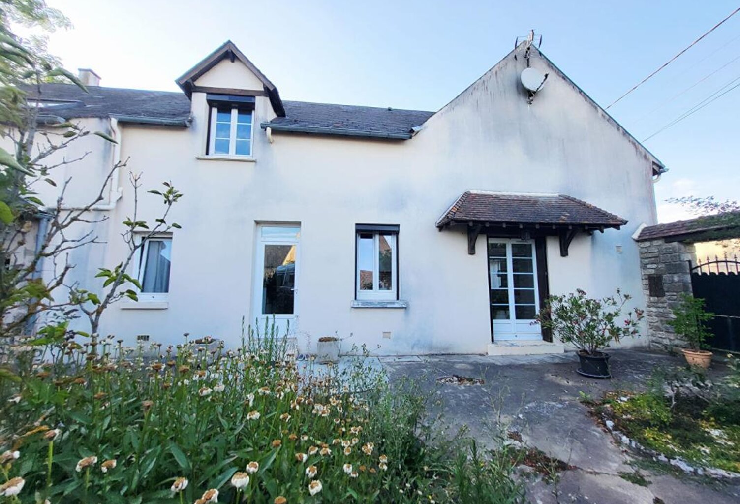 Maison 134m² habitable, 4 chambres, garages, patio et jardin — photo 1
