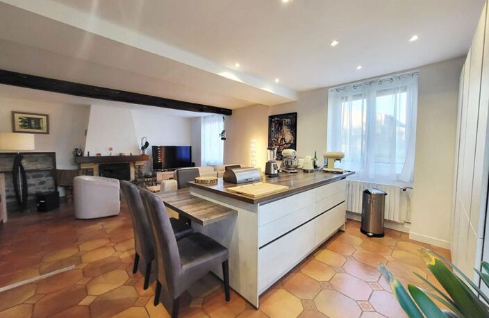 Maison 134m² habitable, 4 chambres, garages, patio et jardin — photo 3
