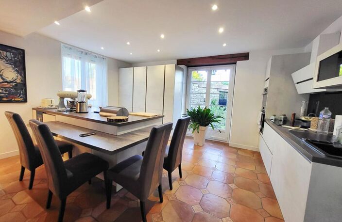 Maison 134m² habitable, 4 chambres, garages, patio et jardin — photo 5