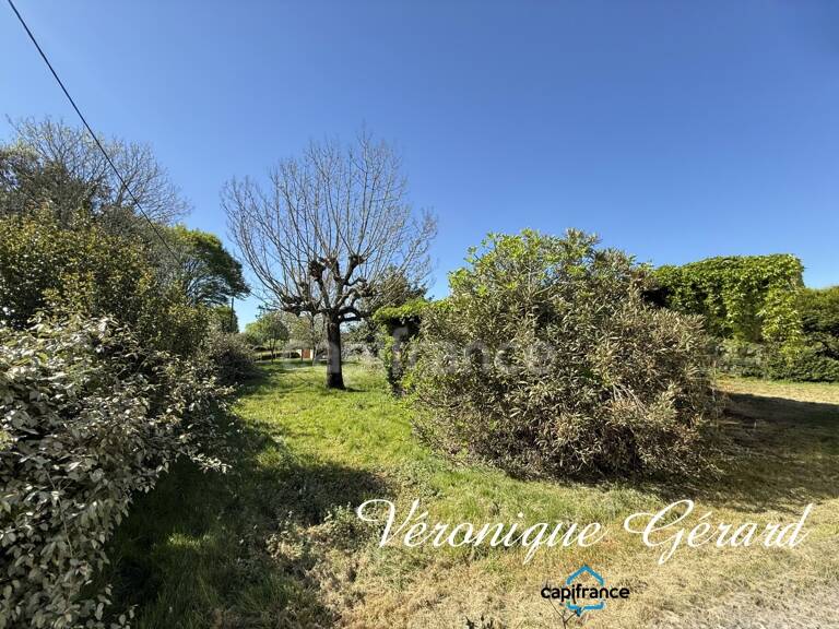 Terrain constructible de 823 m² à LATRESNE — photo 1