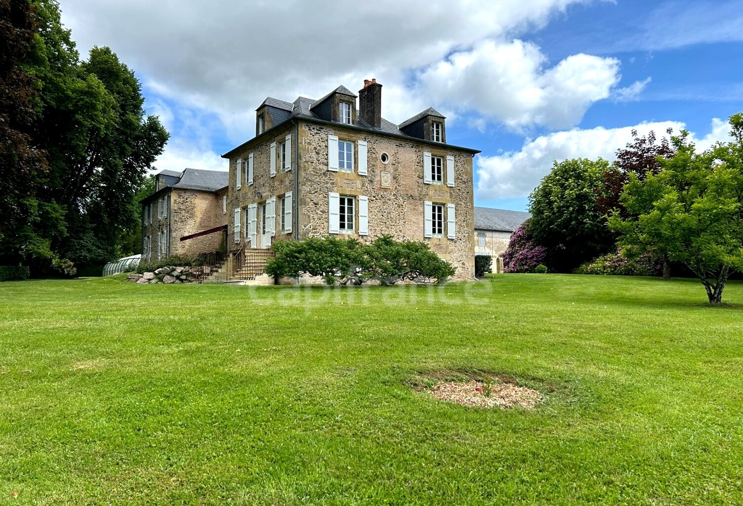 Maison de maitre à vendre 13 pièces LANOUAILLE (24) 2.6 hectares — photo 1
