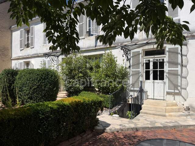 Maison à vendre 7 pièces AUXERRE (89)   Propriété de caractère de 165 m2   4 chambres   Garage   Caves    Terrain — photo du bien