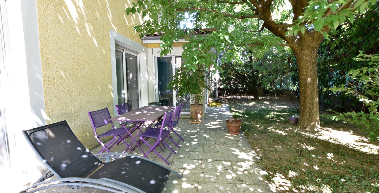 Volumes, lumière et sobriété énergétique : la maison familiale que vous attendiez à DECINES CHARPIEU (69) — photo 1