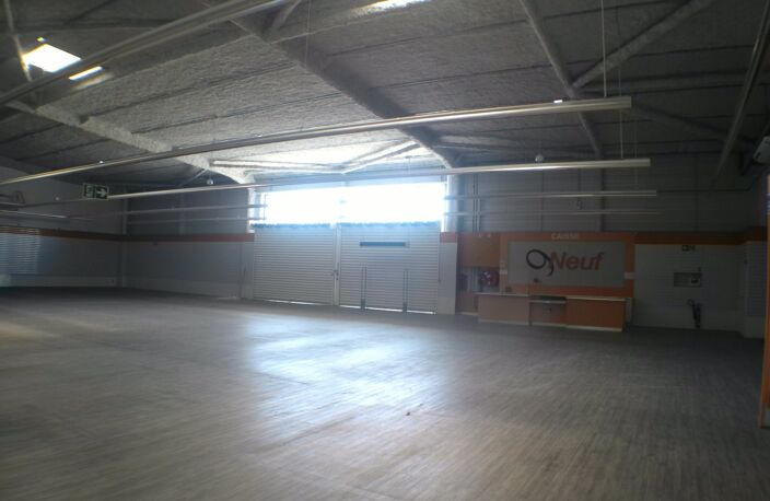 CHATEAUBERNARD Local Commercial A LOUER — photo 2