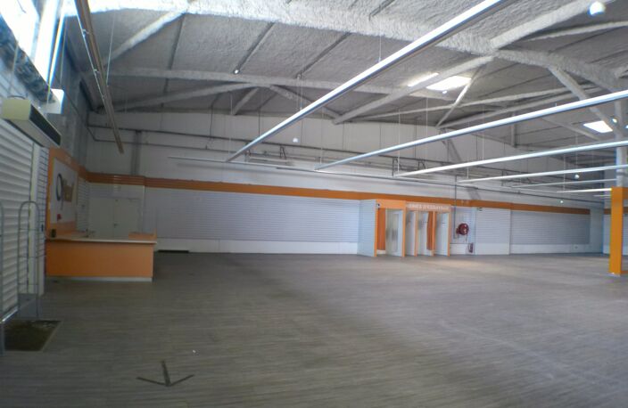 CHATEAUBERNARD Local Commercial A LOUER — photo 4