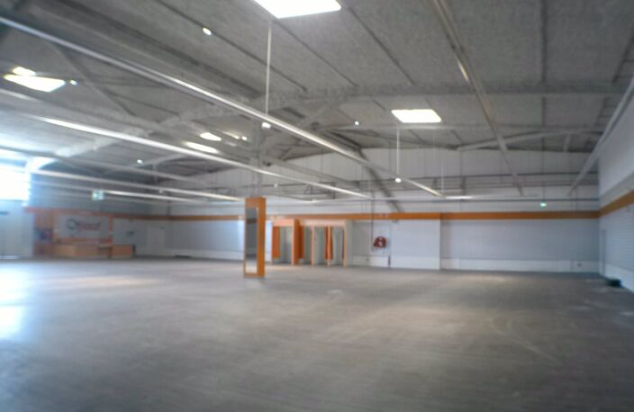 CHATEAUBERNARD Local Commercial A LOUER — photo 5
