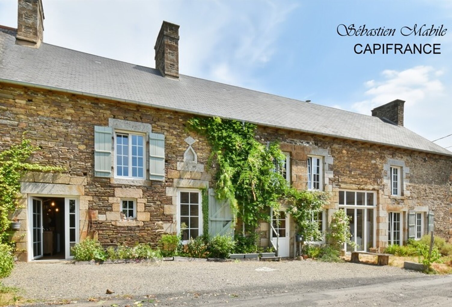 Chambres d'hôtes et gîte à vendre en Bretagne 9 pièces SOUGEAL (35) en Baie du Mont Saint Michel - Terrrain de 2200 M² — photo 1