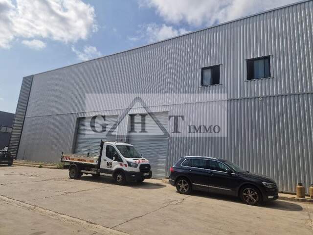 A LOUER 2750 M² ENTREPOT BUREAUX A MEAUX — photo du bien