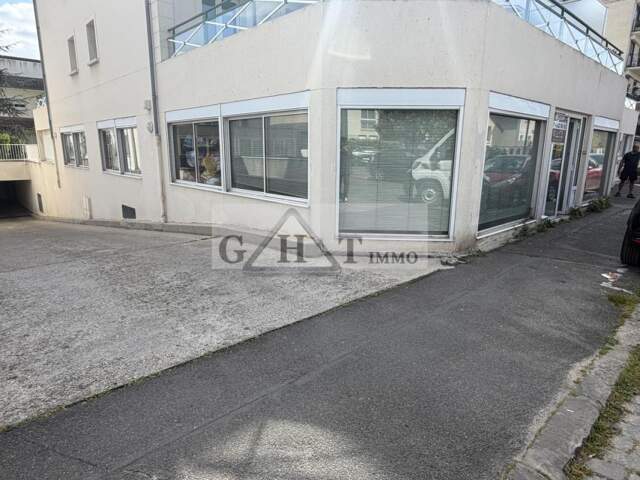 BUREAUX 404 M² A VENDRE SAINT MAUR DES FOSSES — photo du bien