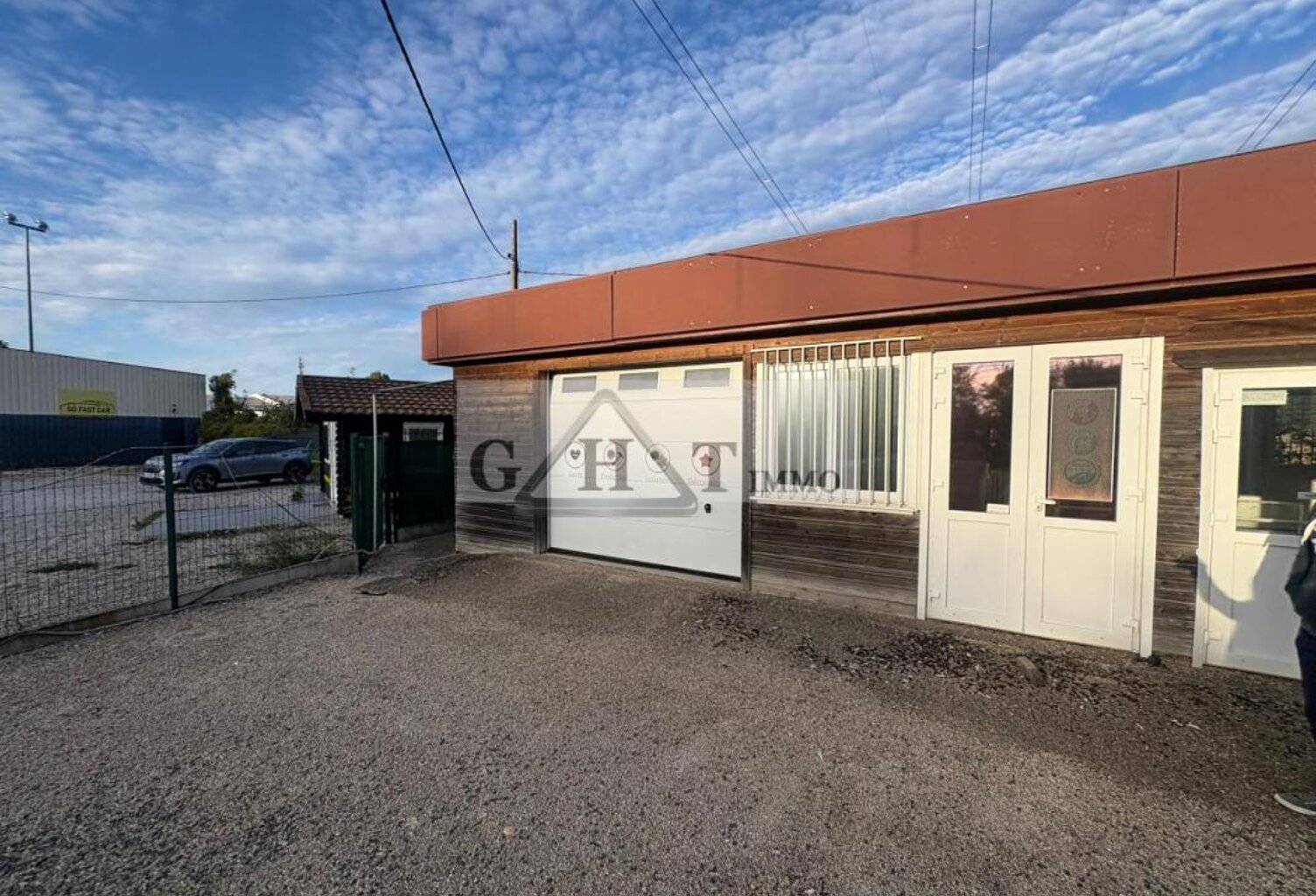 ENTREPOT 140 M² A LOUER A  VERT ST DENIS — photo 1